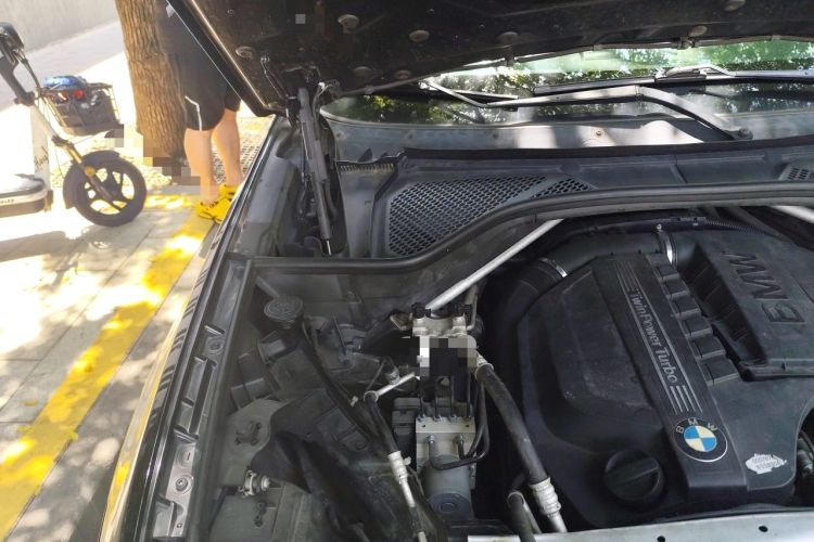 Used BMW X5  Engine Bay Right