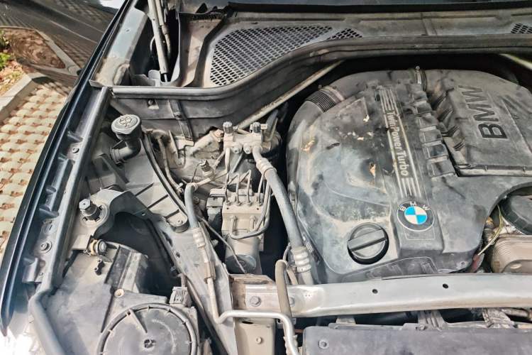 Used BMW X5 2014 xDrive35i Elegant Edition Engine Bay Right