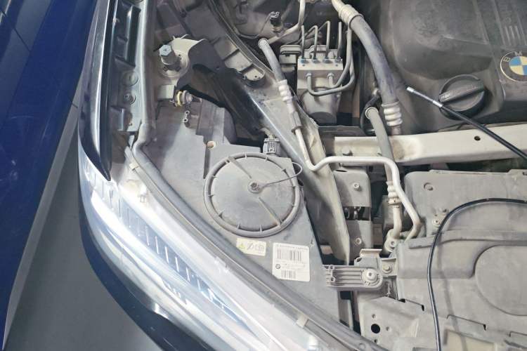 Used BMW X5 2014 xDrive35i Elegant Edition Engine Bay Right