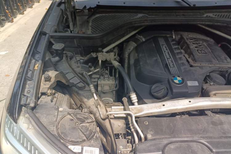 Used BMW X5 2014 xDrive35i Elegant Edition Engine Bay Right