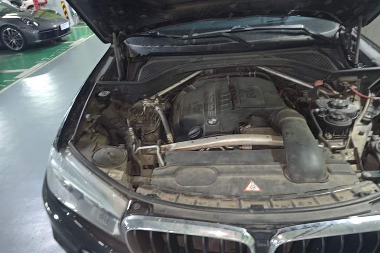 Used BMW X5 2014 xDrive35i Leading Model Engine Bay Right