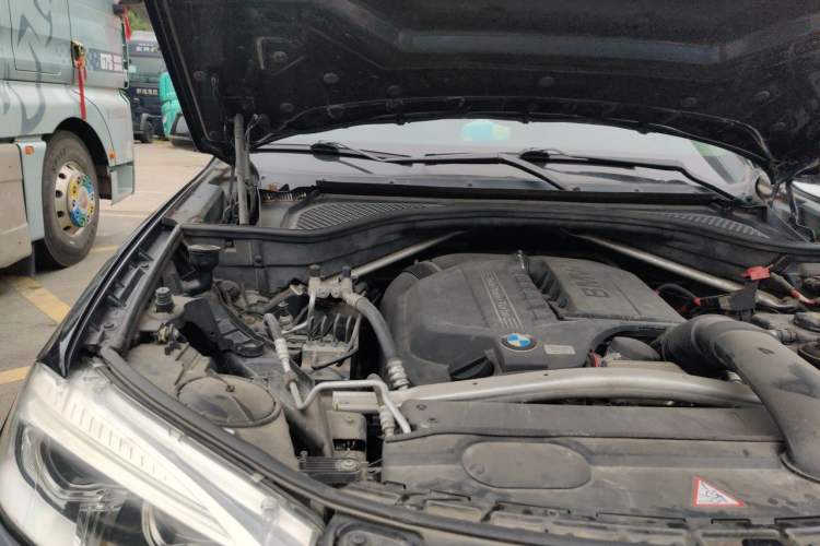 Used BMW X5 2014 xDrive35i Luxury Edition Engine Bay Right