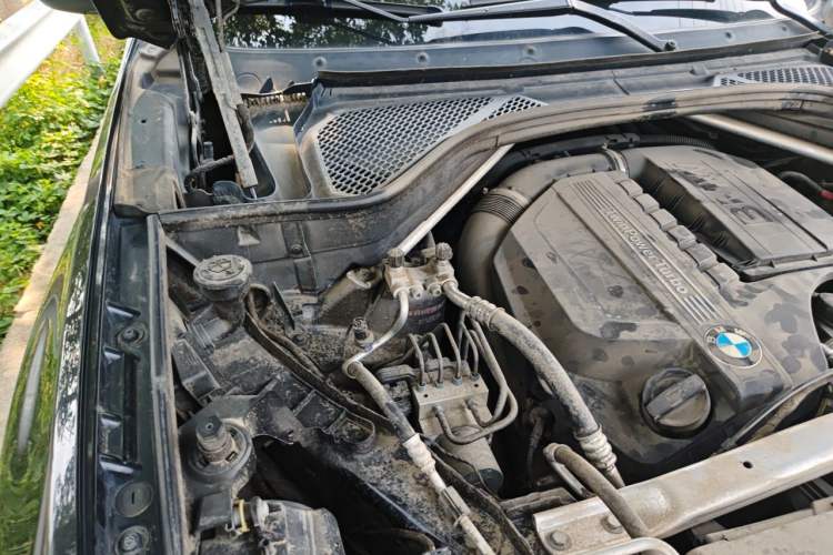 Used BMW X5 2014 xDrive35i Leading Model Engine Bay Right