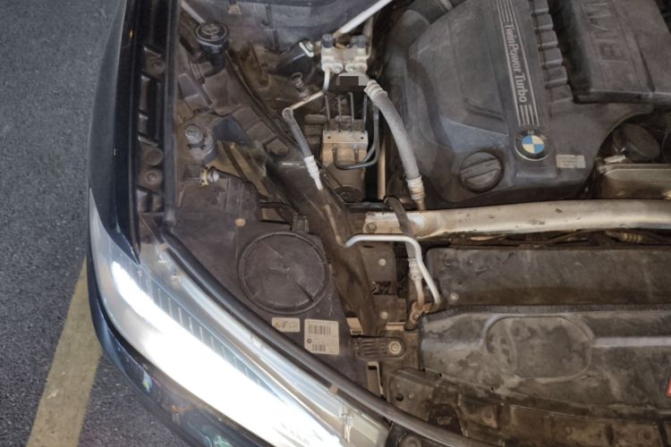 Used BMW X5 2014 xDrive35i Elegant Edition Engine Bay Right
