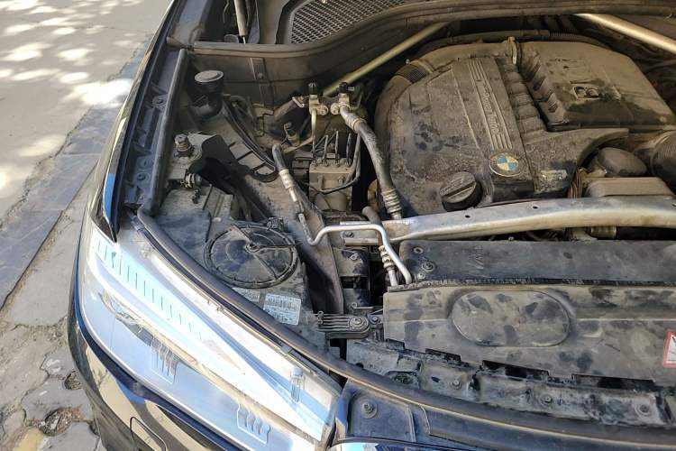 Used BMW X5 2014 xDrive35i Luxury Edition Engine Bay Right