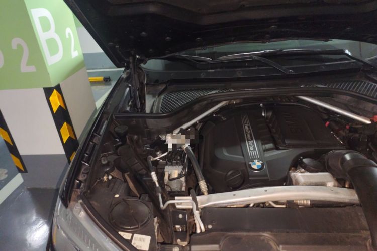Used BMW X5 2014 xDrive35i Leading Model Engine Bay Right