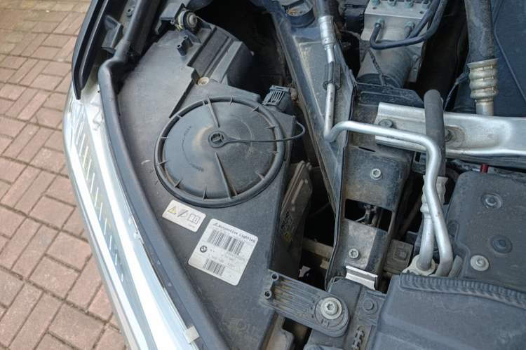 Used BMW X5 2014 xDrive35i M Sport U.S. specification Engine Bay Right