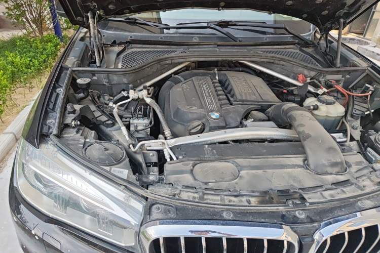 Used BMW X5 2014 xDrive35i Leading Model Engine Bay Right