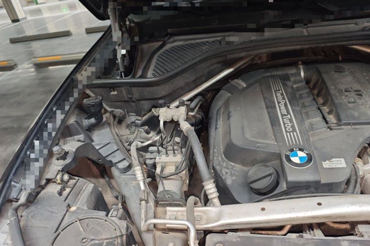Used BMW X5 2014 xDrive35i Luxury Edition Engine Bay Right