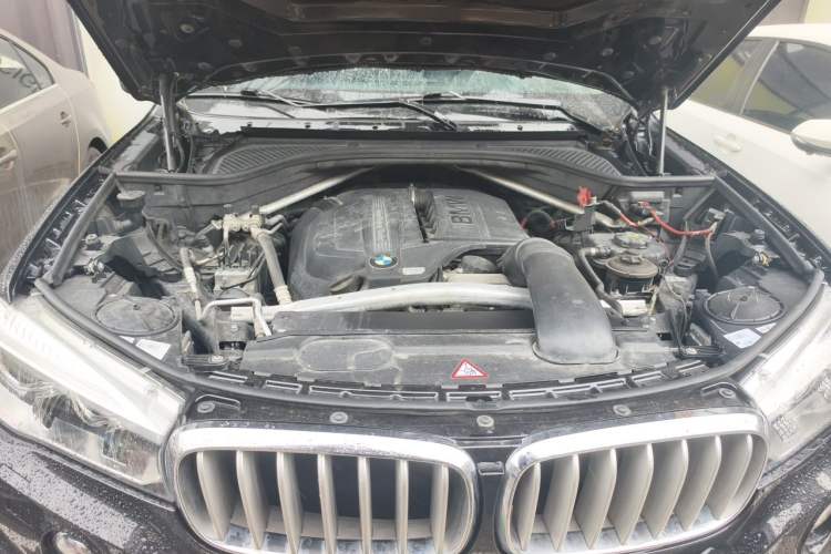 Used BMW X5 2014 xDrive35i Luxury Edition Engine Bay