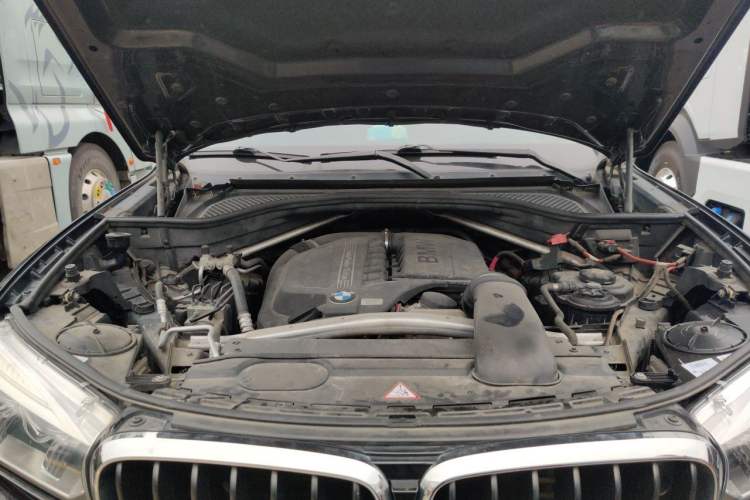 Used BMW X5 2014 xDrive35i Luxury Edition Engine Bay