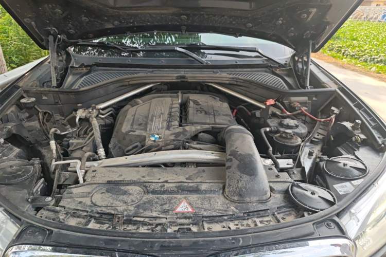 Used BMW X5 2014 xDrive35i Leading Model Engine Bay