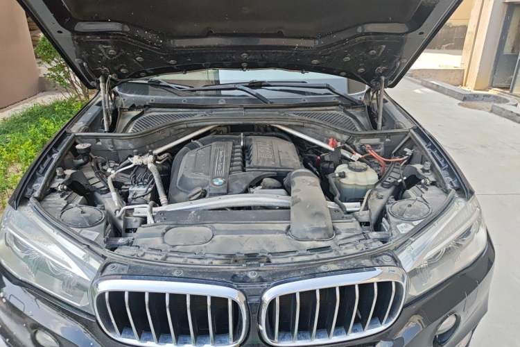 Used BMW X5 2014 xDrive35i Leading Model Engine Bay