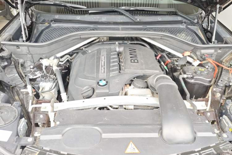 Used BMW X5 2014 xDrive35i Elegant Edition Engine Bay