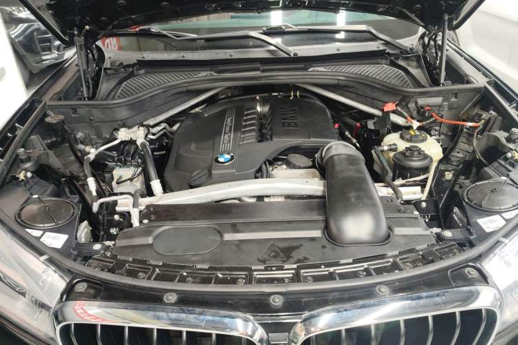 Used BMW X5 2014 xDrive35i Leading Model Engine Bay