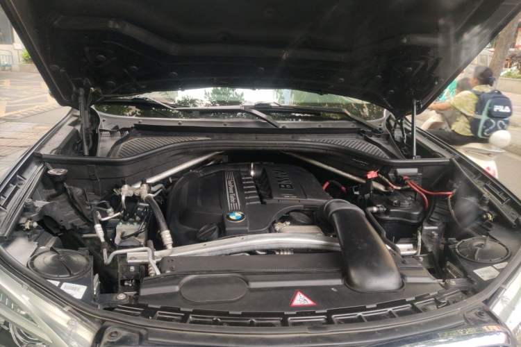 Used BMW X5  Engine Bay