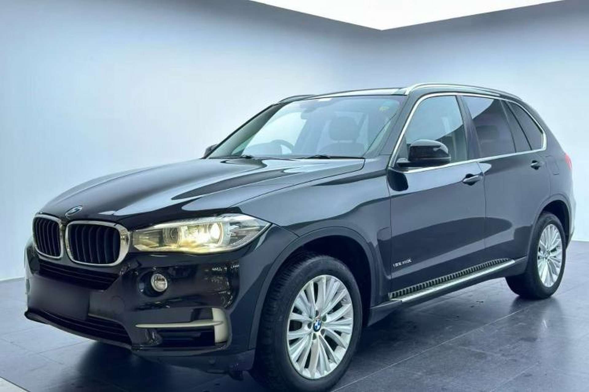 Used BMW X5 2014 xDrive35i Luxury Edition Front Left 45 Deg