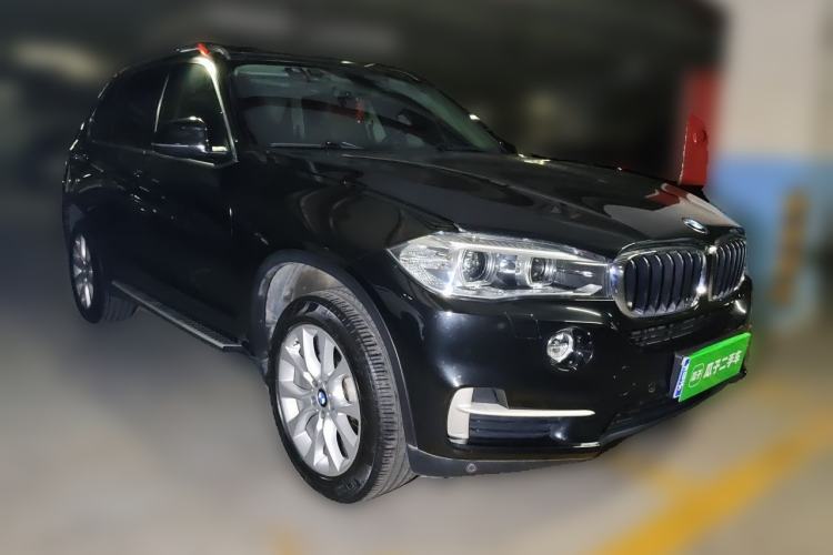 Used BMW X5 2014 xDrive35i Leading Model Front Right 45 Deg