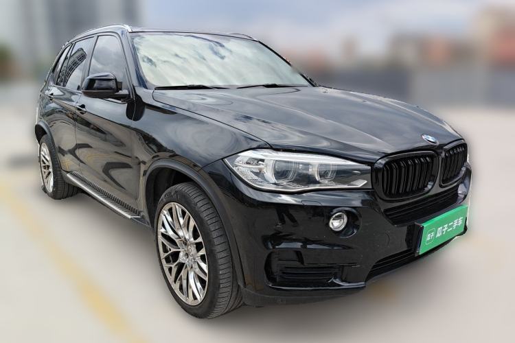 Used BMW X5 2014 xDrive35i Leading Model Front Right 45 Deg