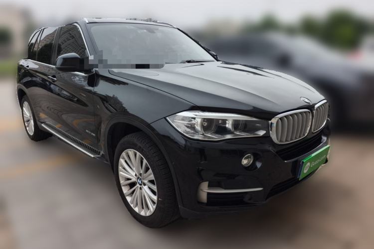 Used BMW X5 2014 xDrive35i Leading Model Front Right 45 Deg