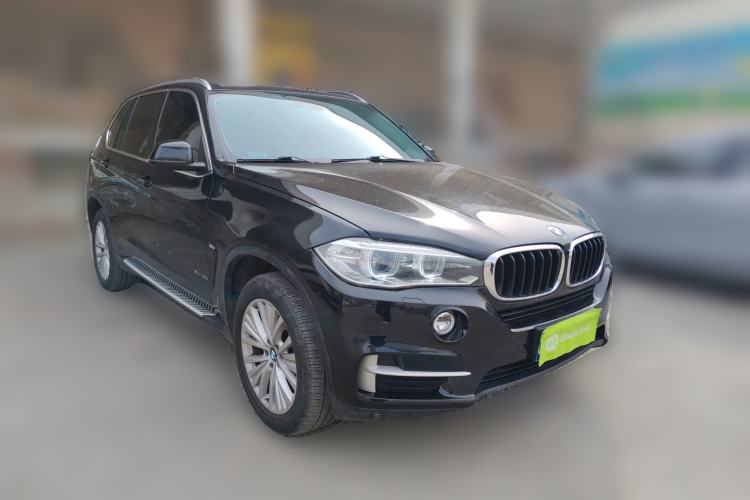 Used BMW X5 2014 xDrive35i Leading Model Front Right 45 Deg