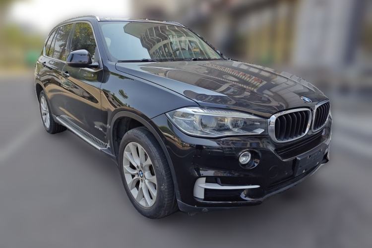 Used BMW X5 2014 xDrive35i Leading Model Front Right 45 Deg