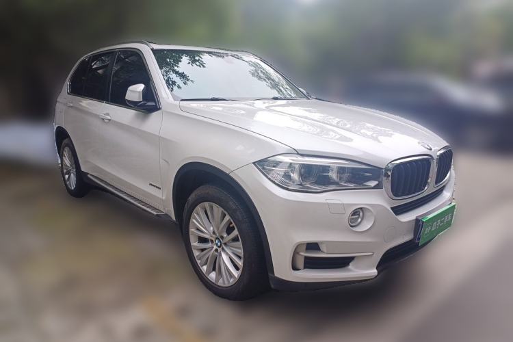 Used BMW X5 2014 xDrive35i Leading Model Front Right 45 Deg