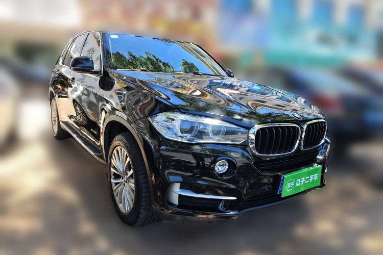 Used BMW X5 2014 xDrive35i Leading Model Front Right 45 Deg