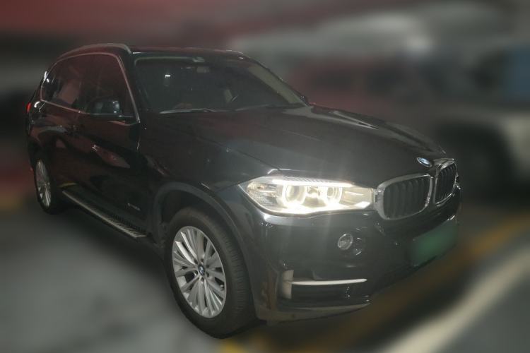 Used BMW X5 2014 xDrive35i Leading Model Front Right 45 Deg