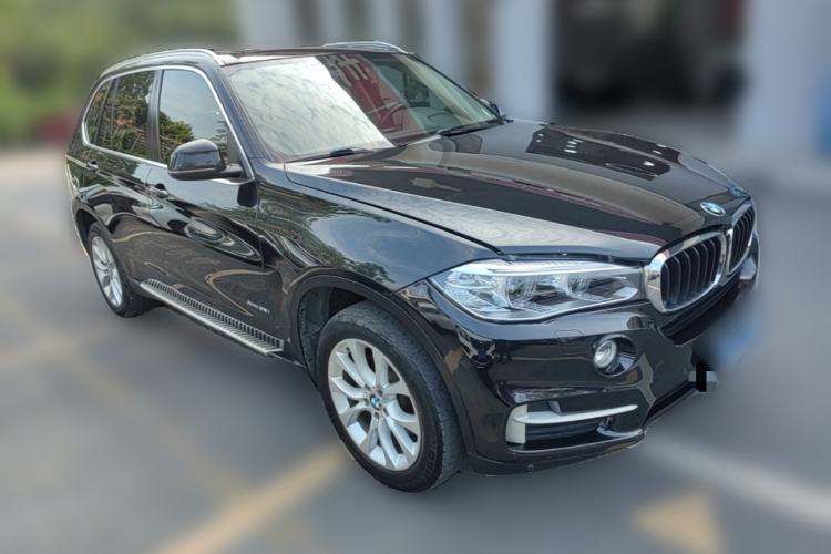 Used BMW X5 2014 xDrive35i Leading Model Front Right 45 Deg