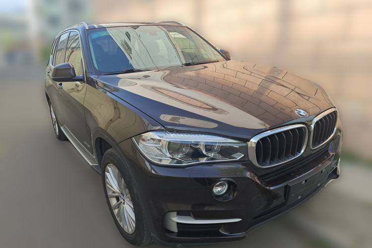 Used BMW X5 2014 xDrive35i Leading Model Front Right 45 Deg