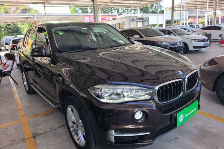 Used BMW X5 2014 xDrive35i U.S. specification Front Right 45 Deg