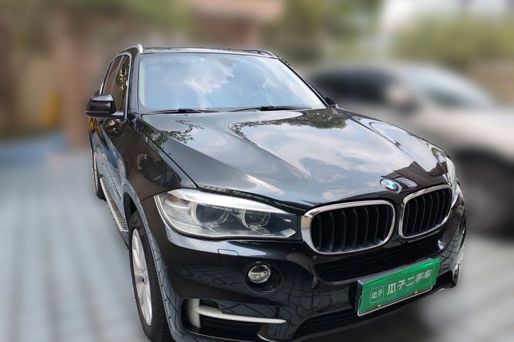 Used BMW X5 2014 xDrive35i Leading Model Front Right 45 Deg