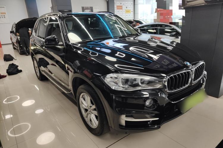 Used BMW X5 2014 xDrive35i Elegant Edition Front Right 45 Deg