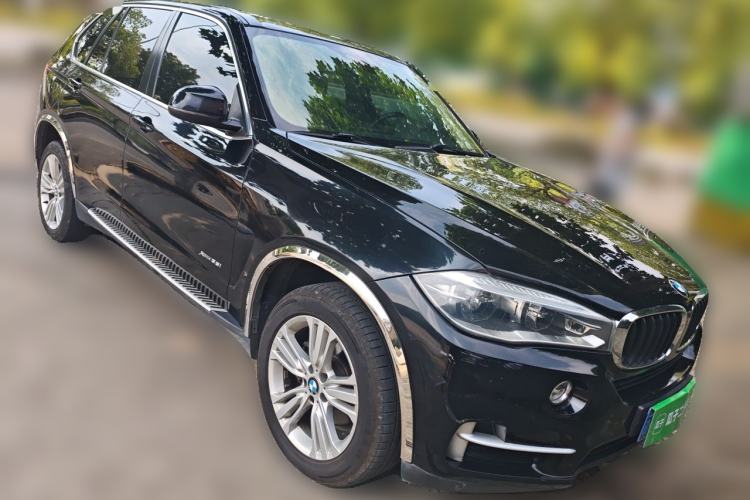 Used BMW X5  Front Right 45 Deg