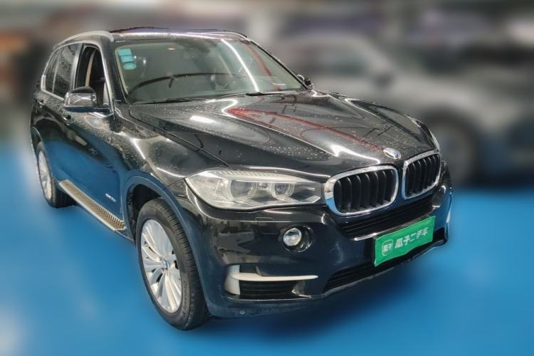 Used BMW X5 2014 xDrive35i Leading Model Front Right 45 Deg