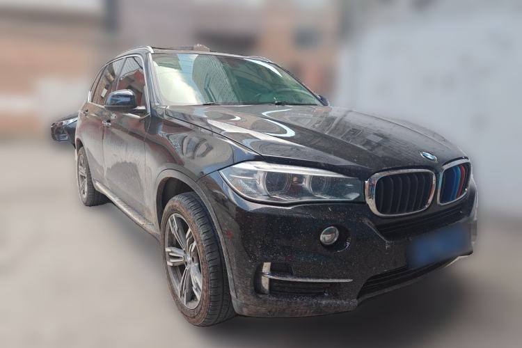 Used BMW X5 2014 xDrive35i Leading Model Front Right 45 Deg