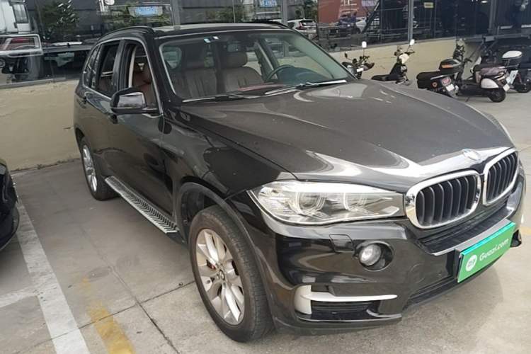 Used BMW X5 2014 xDrive35i Elegant Edition Front Right 45 Deg
