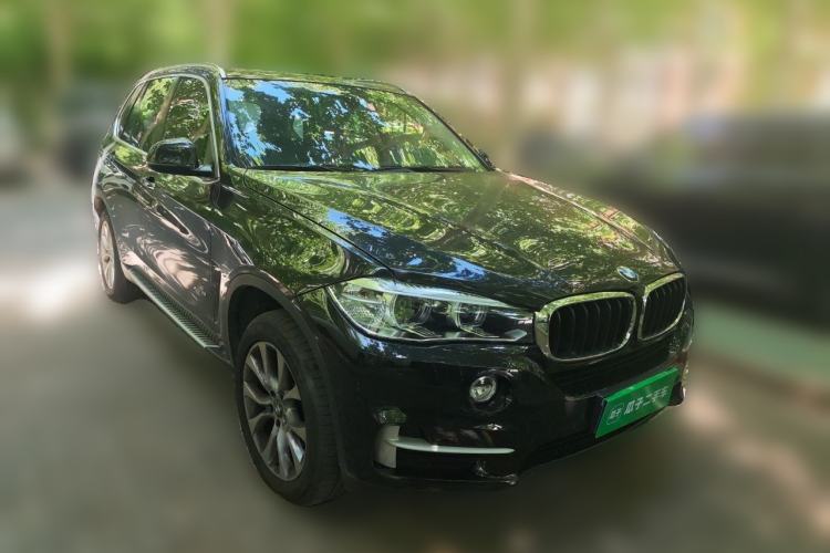 Used BMW X5 2014 xDrive35i Leading Model Front Right 45 Deg