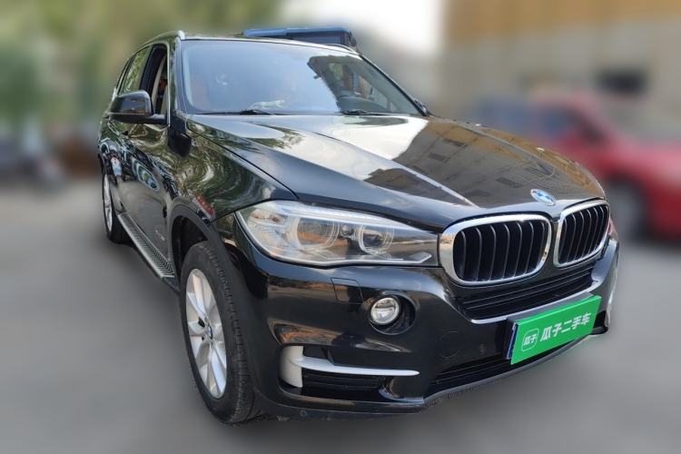 Used BMW X5 2014 xDrive35i Leading Model Front Right 45 Deg