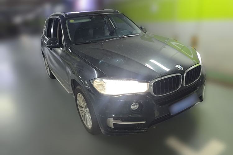 Used BMW X5 2014 xDrive35i Leading Model Front Right 45 Deg