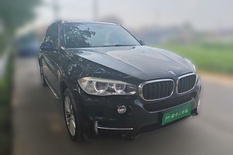 Used BMW X5 2014 xDrive35i Leading Model Front Right 45 Deg