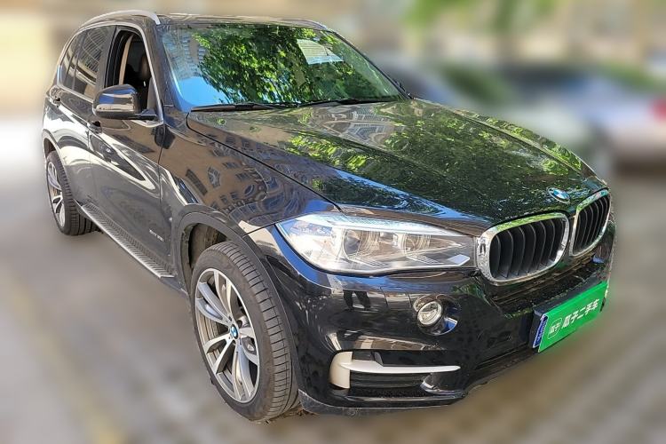 Used BMW X5 2014 xDrive35i Luxury Edition Front Right 45 Deg