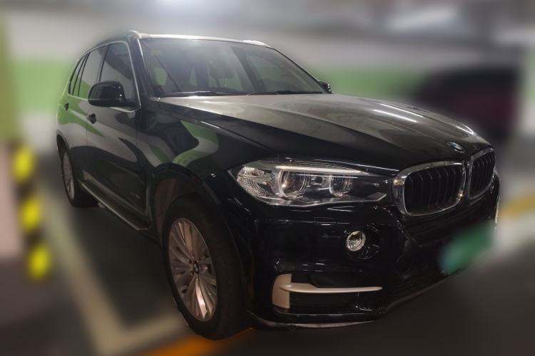 Used BMW X5 2014 xDrive35i Leading Model Front Right 45 Deg