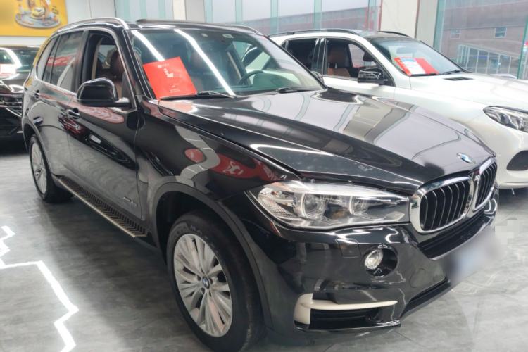 Used BMW X5 2014 xDrive35i Leading Model Front Right 45 Deg