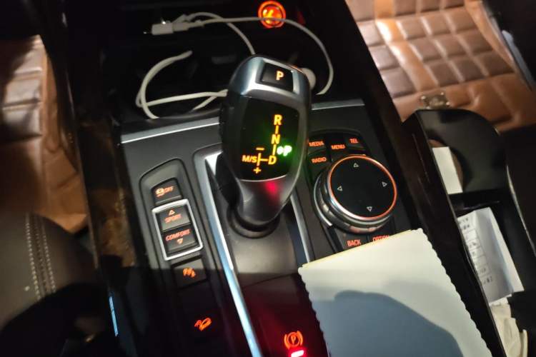 Used BMW X5 2014 xDrive35i Elegant Edition Gear Lever