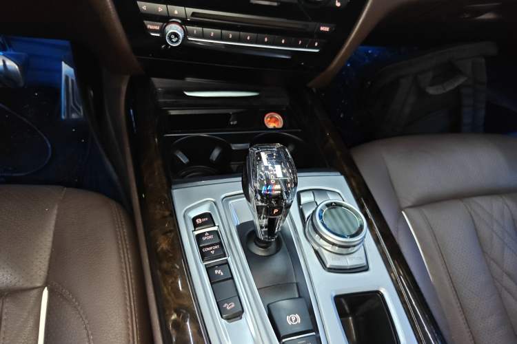 Used BMW X5 2014 xDrive35i Elegant Edition Gear Lever