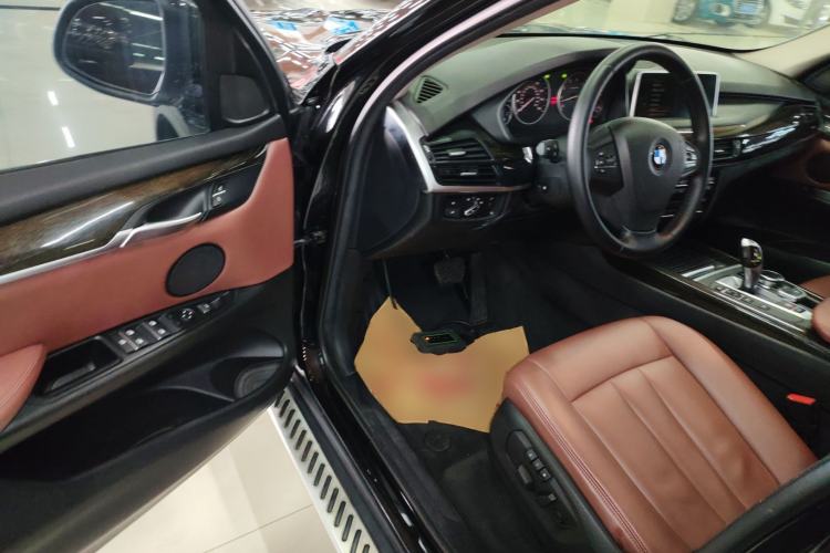 Used BMW X5 2014 xDrive35i Gasoline 5-seater U.S. specification Interior 2