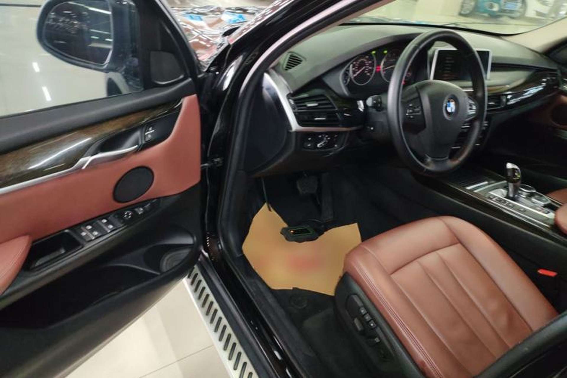 Used BMW X5 2014 xDrive35i Gasoline 5-seater U.S. specification Interior 2