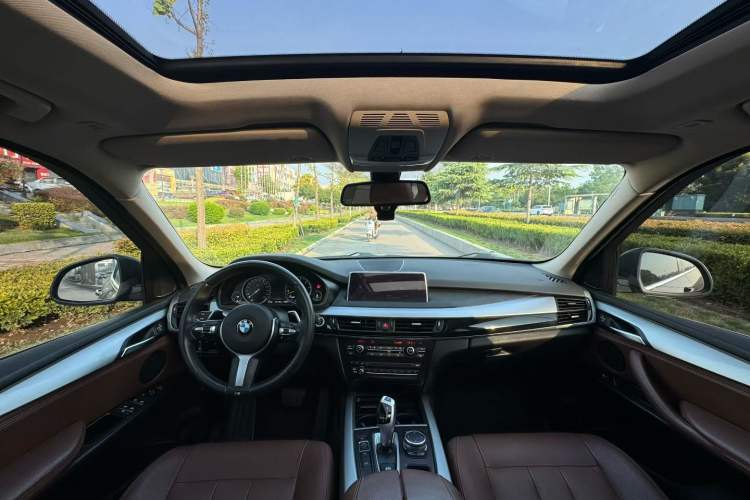 Used BMW X5 2014 xDrive35i 3.0T 5-seater Middle East version Interior 3